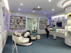深圳客户到访888彩票3D钢化膜批发厂家