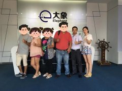 深圳客户到888彩票东莞钢化膜厂家参观